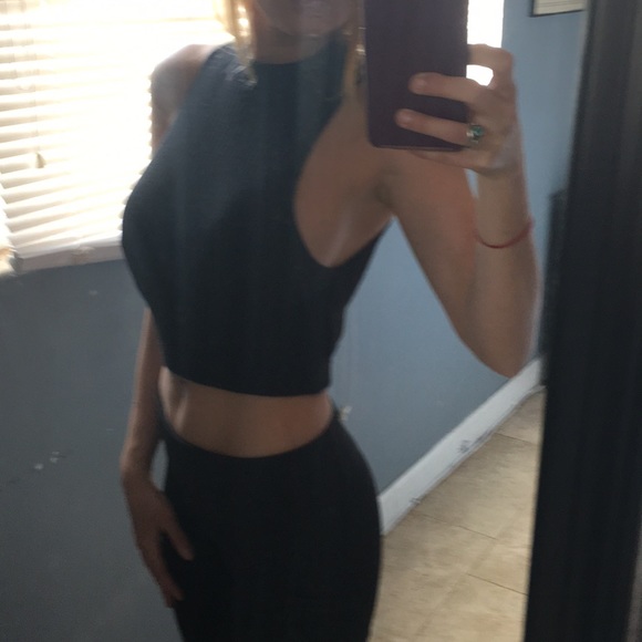 SOLDMock Neck Sleeveless Crop Top - Picture 5 of 7